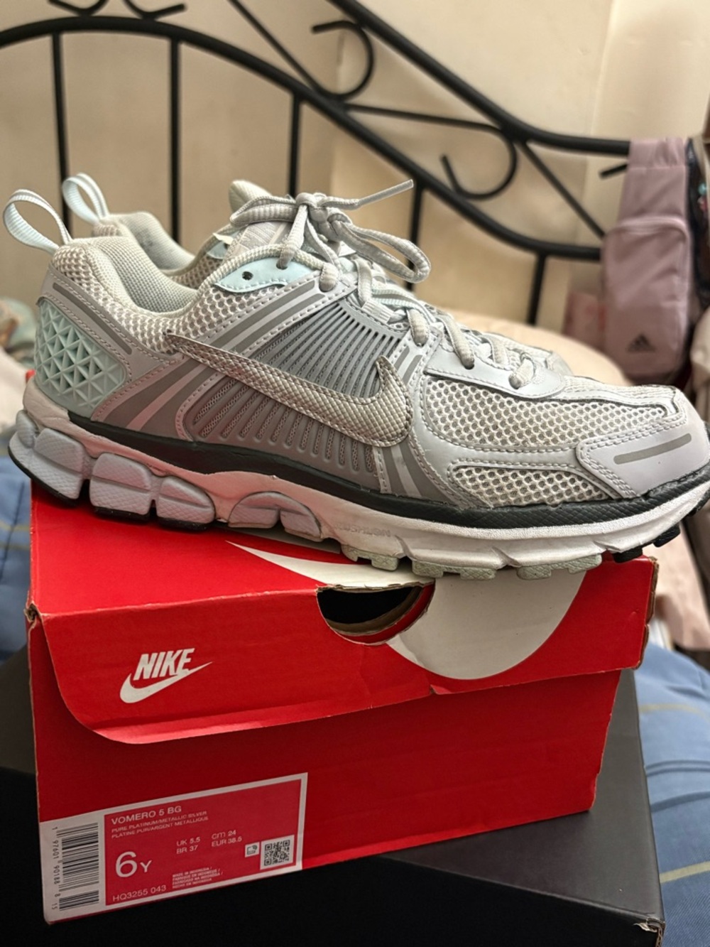 Vomero 5 pure platinum/metallic silver 6Y